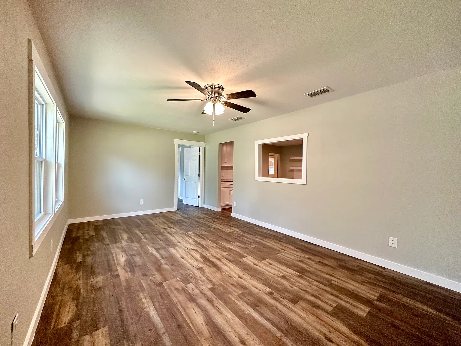 3 bed, 1268 sqft, $1,600 — Photo 3
