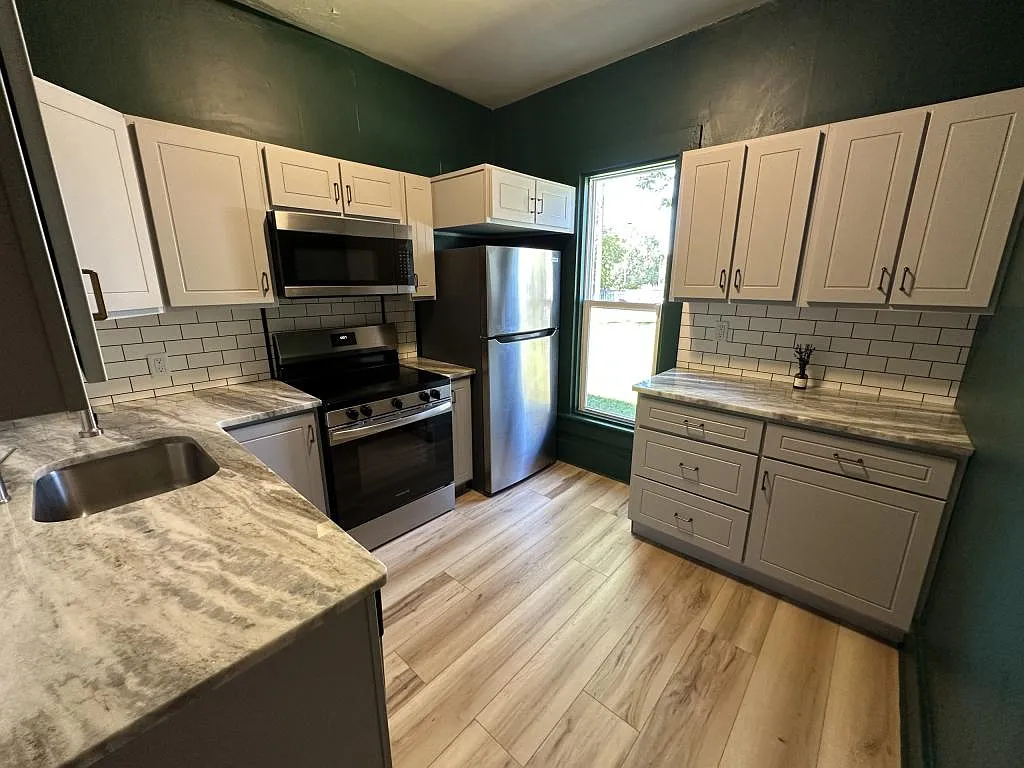 307 W Plymouth Ave — Photo 3