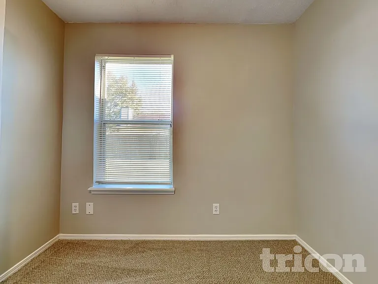 606 Radnor Ln — Photo 11