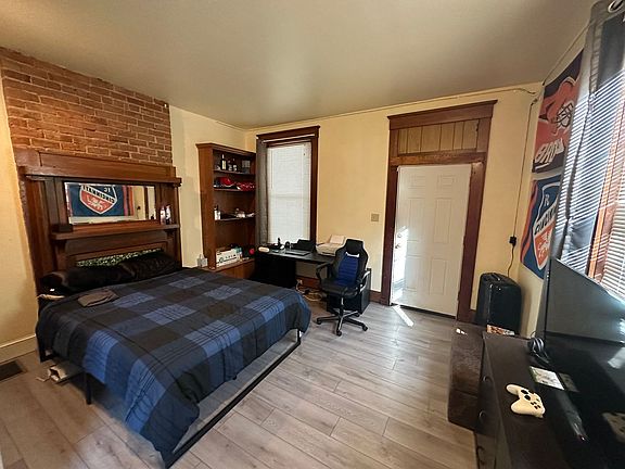 4th image of 2317 Flora St