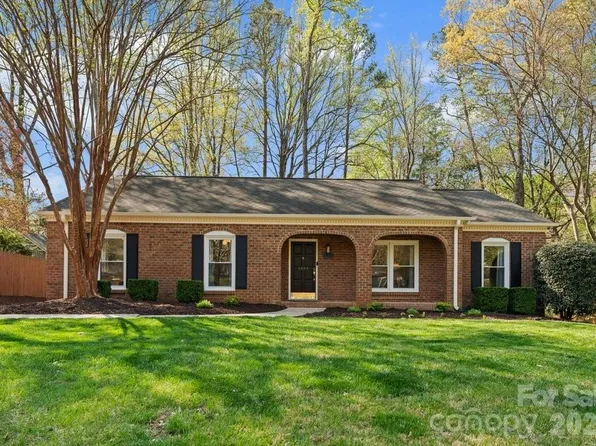 6809 Tara Dr, Charlotte, NC 28211