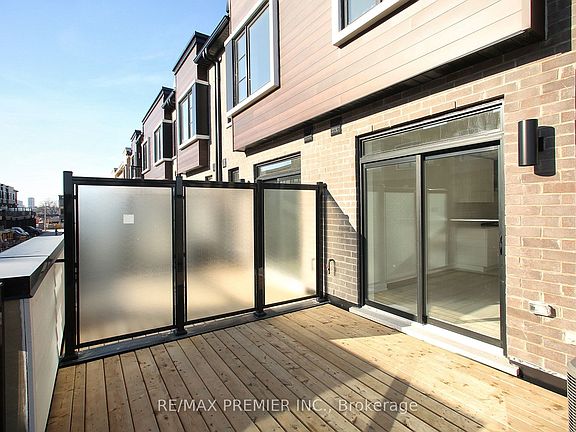 3rd image of 128 Brockley Dr
