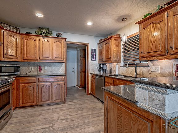 4th image of 176 Lake Dr