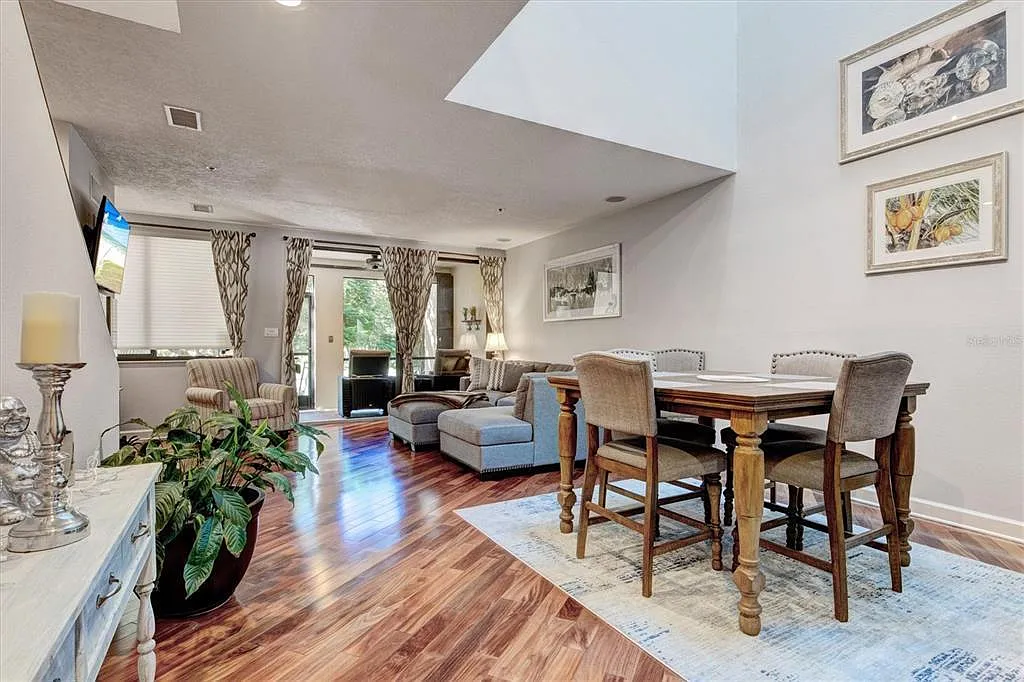 2 bed, 2606 sqft, $4,000 — Photo 4