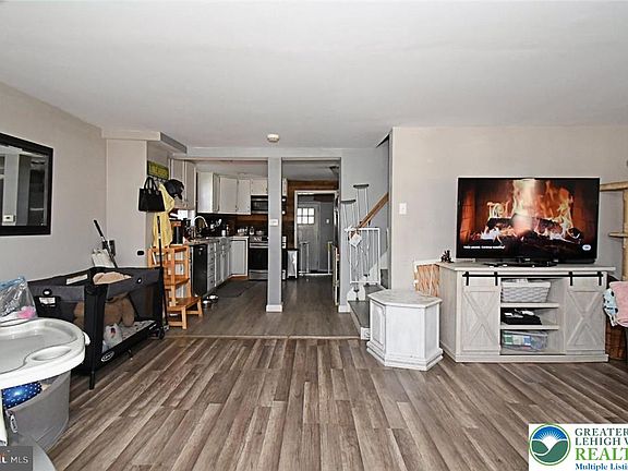 4th image of 922 S Filmore St