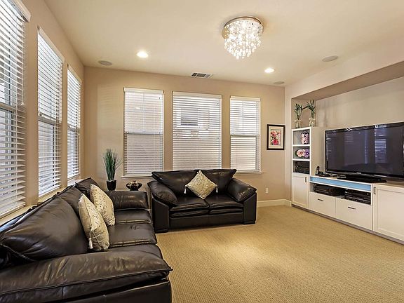 5th image of 2074 Mary Helen Ln