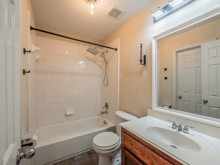 2217 Stonehenge Ln — Photo 25