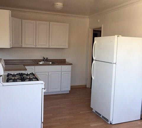 3rd image of 1121 Carmelita Ave APT 3