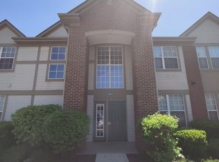 1661 Carlemont Dr APT C, Crystal Lake, IL 60014