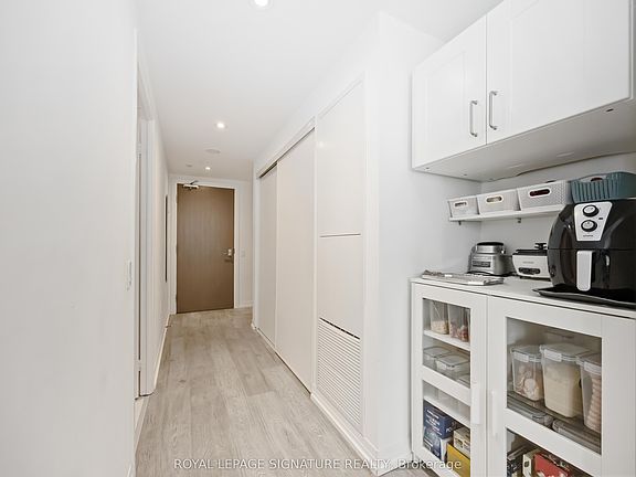 3rd image of 251 Jarvis St #1725