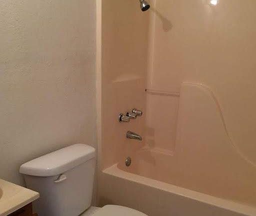 4th image of 807 Roden Ln