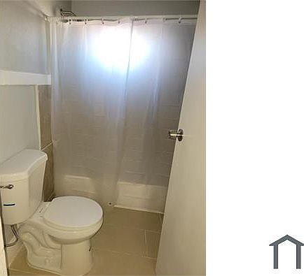 4th image of 441 W 56th St