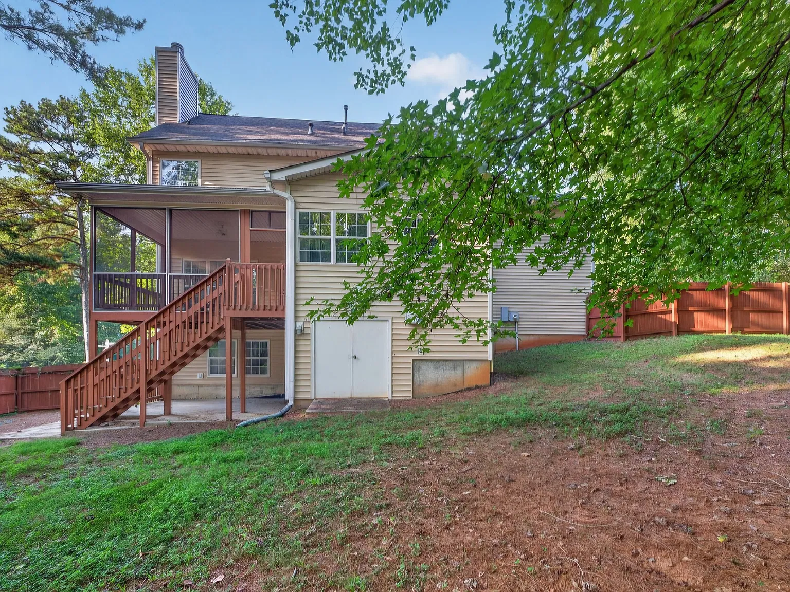 4 bed, 2.5 bath, 3000 sqft, $3,000 — Photo 4