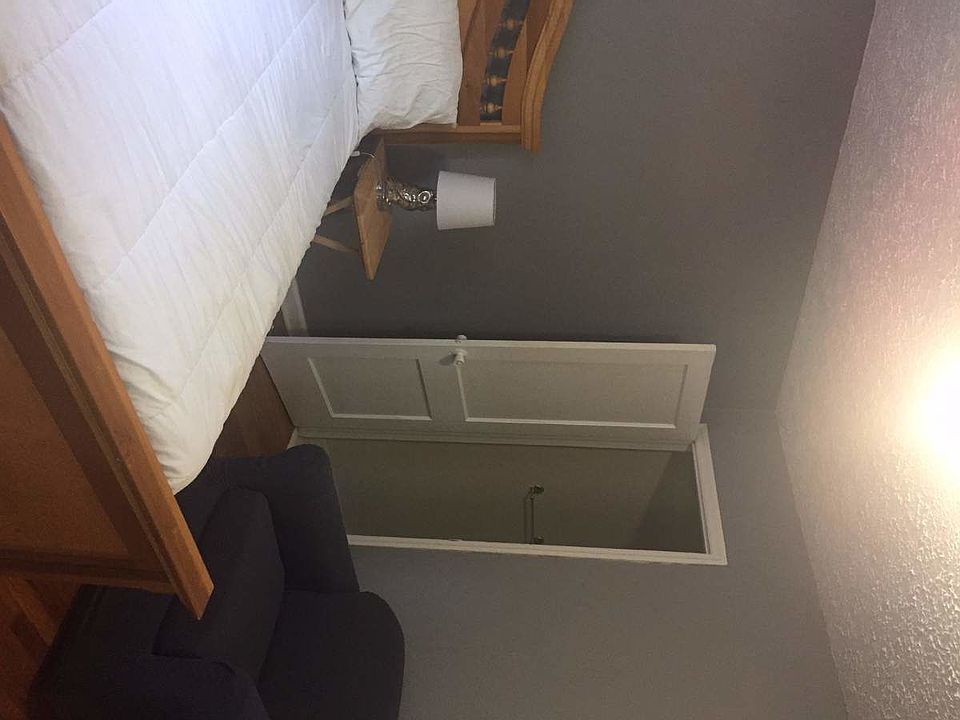 2nd image of 419 Hooper St