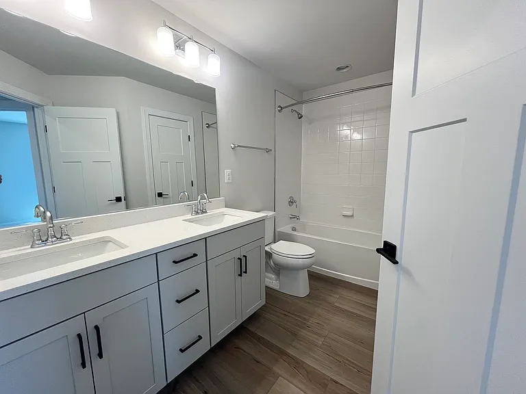 1320 Laconia Ln — Photo 37
