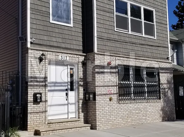 317 14th Ave #3, Newark, NJ 07103