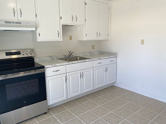 3rd image of 623 Oak St