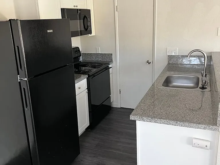 2705 Akard Ave — Photo 7