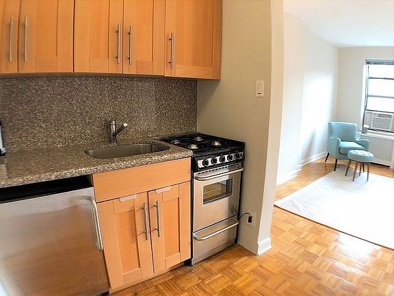 5th image of 128 W 78th St APT 5B