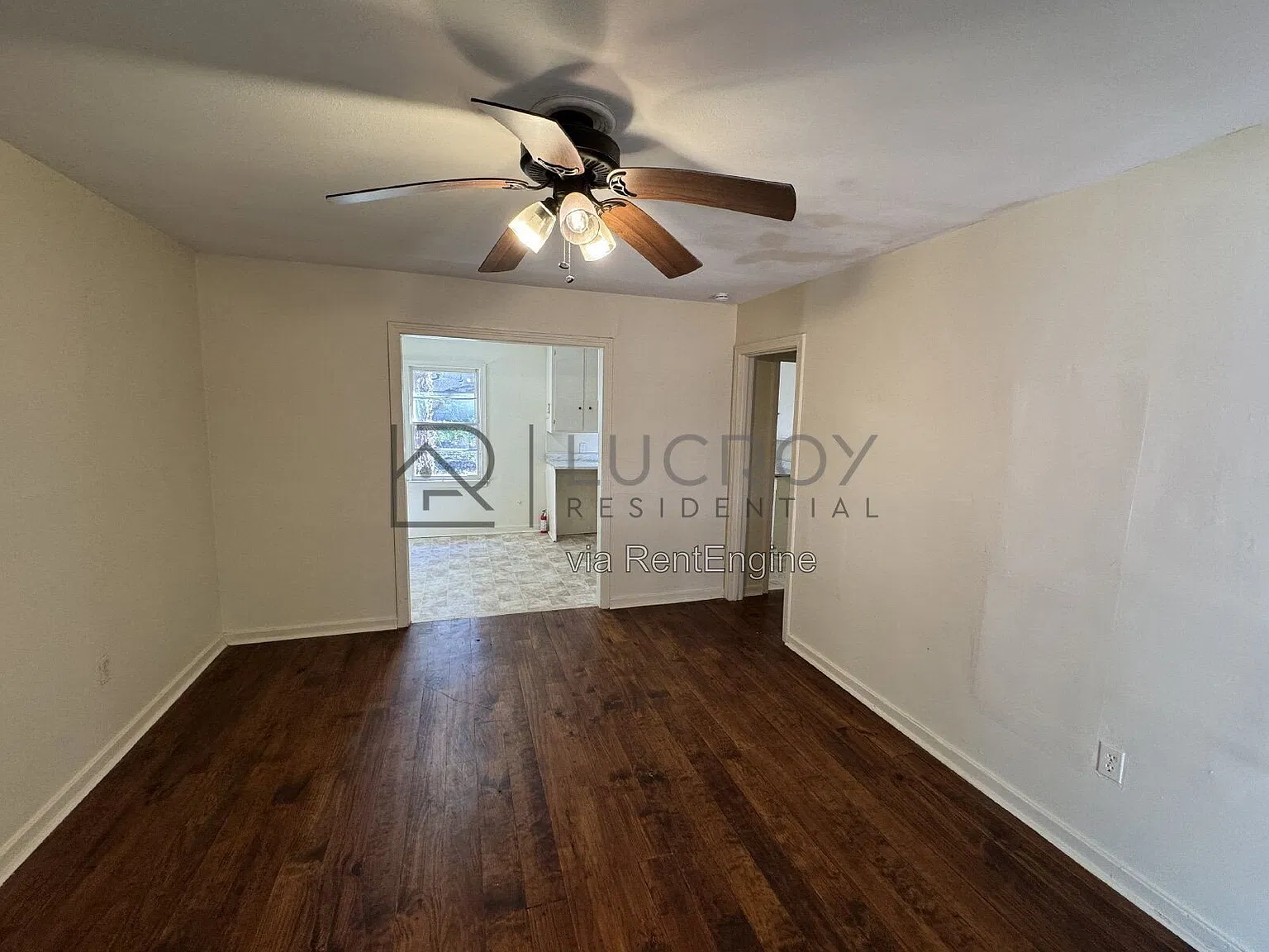 3 bed, 1.0 bath, 1003 sqft, $1,050 — Photo 2