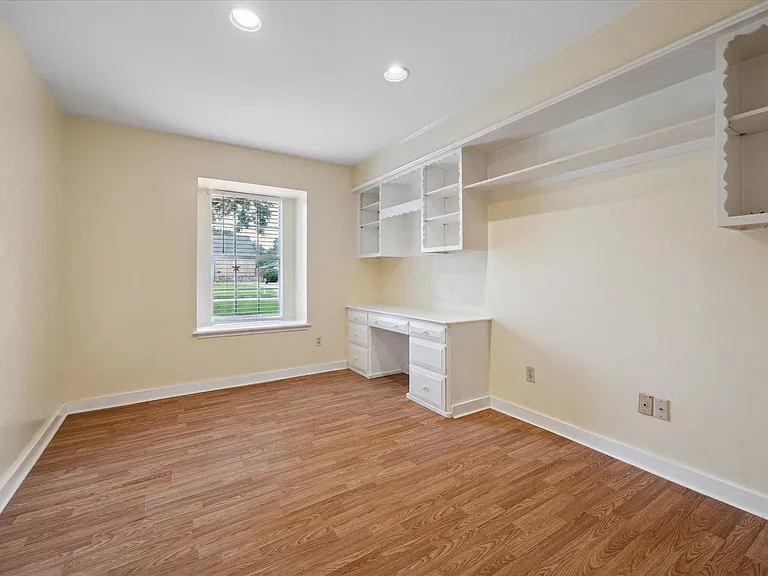 14311 Overbrook Ln — Photo 12