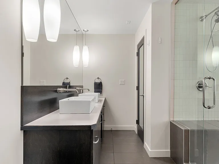 530 12th Ave SW #1201 — Photo 17