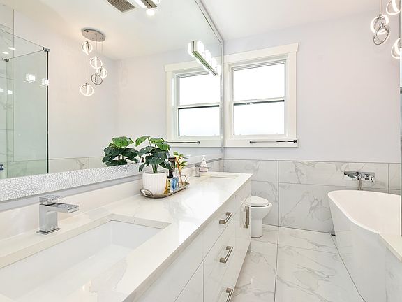 4th image of 2778 Princess St
