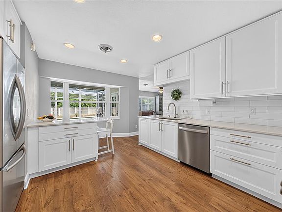 4th image of 433 GILBERT ROAD