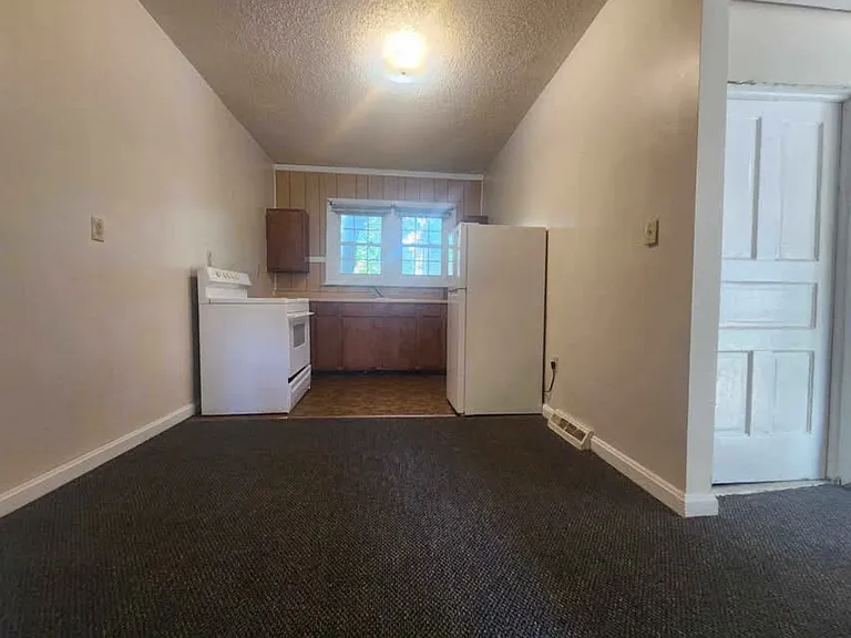 1312 E 8th St #1 — Photo 3