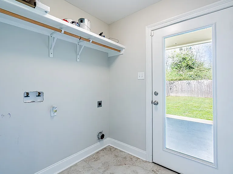 319 Harvest Ln — Photo 14