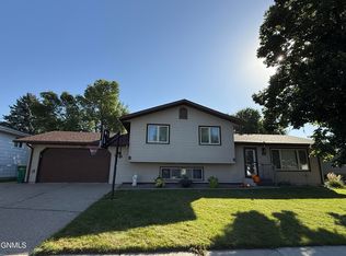1227 Portland Dr, Bismarck, ND 58504