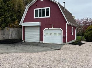 202 Old Mill Ln, Portsmouth, RI 02871