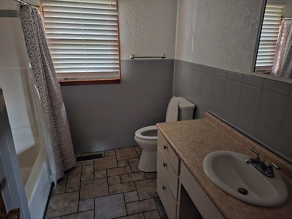 3rd image of 1523 Seifert Dr