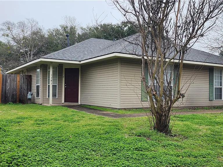 1141 Oney Hervey Dr — Photo 1