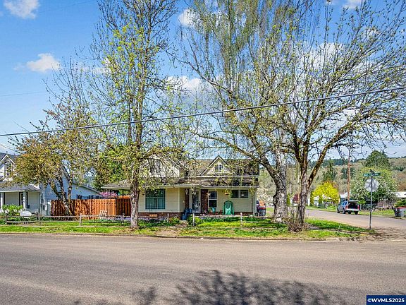 4th image of 247 NE Yamhill St