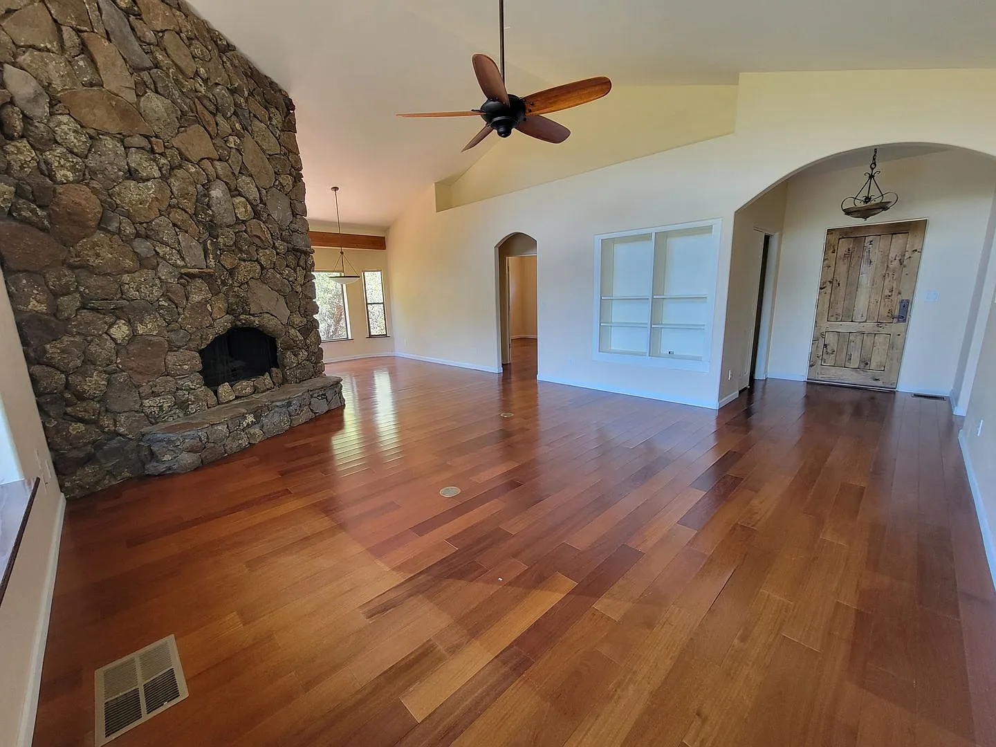 Unfurnished, 1-year long-term rental — Photo 4