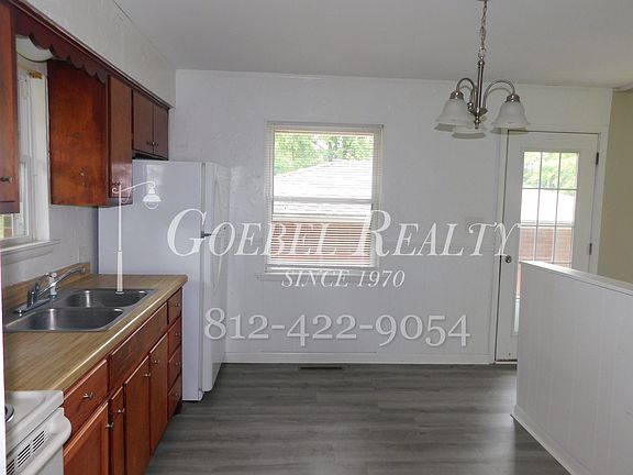 5th image of 901 Mahrenholz Ave