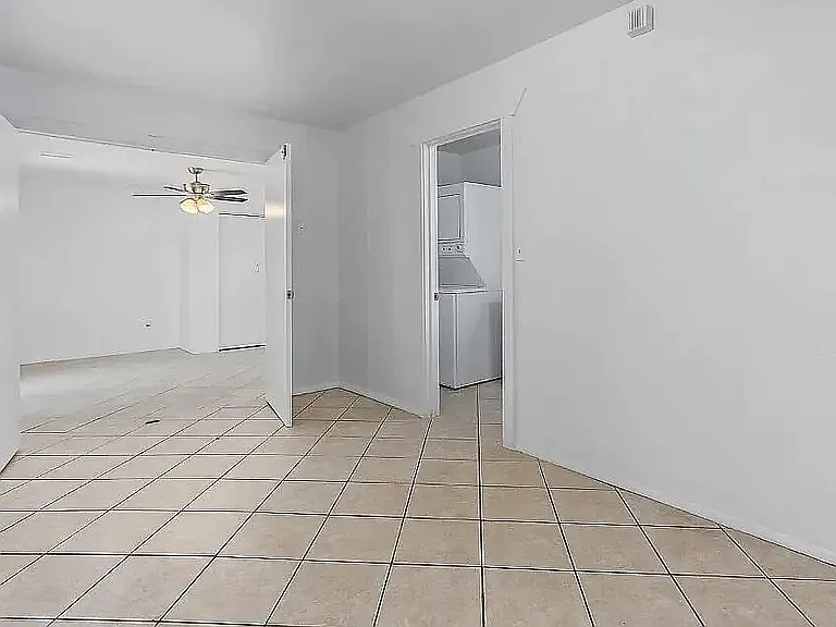 1372 W 15th St — Photo 9