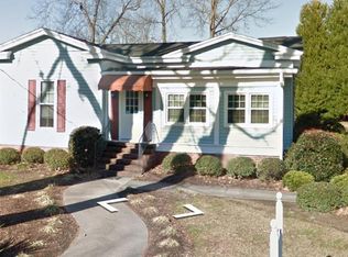 211 Hampton Ave, Clinton, SC 29325