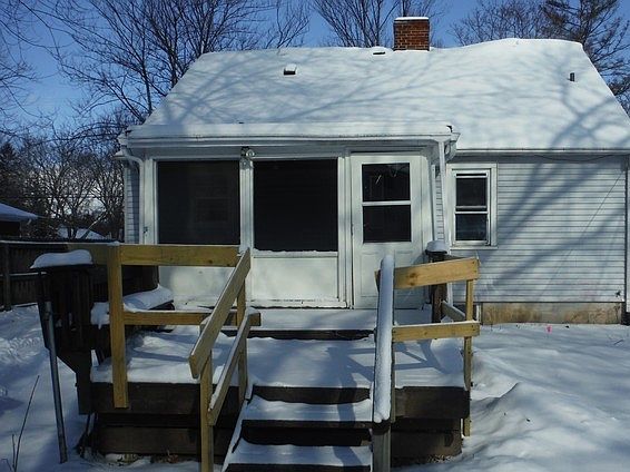 2nd image of 441 Jameson St