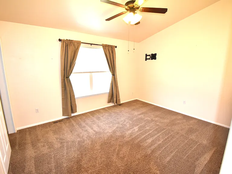 104 Vale St — Photo 31