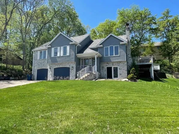 2445 Edgerton St, Little Canada, MN 55117