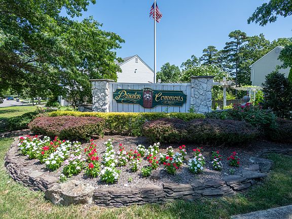 2nd image of 5 Beaver Hollow Dr