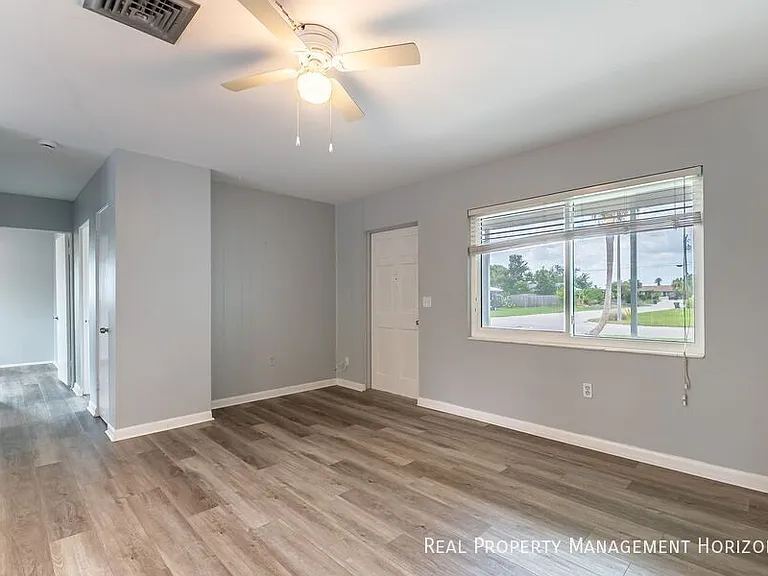 535 Oxford Dr — Photo 6