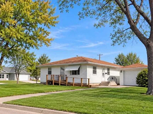1024 N 4th Ave, Washington, IA 52353