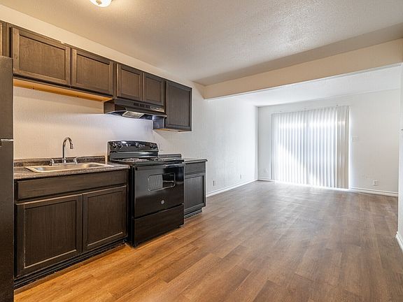 5th image of 422 S Crockett St APT 103