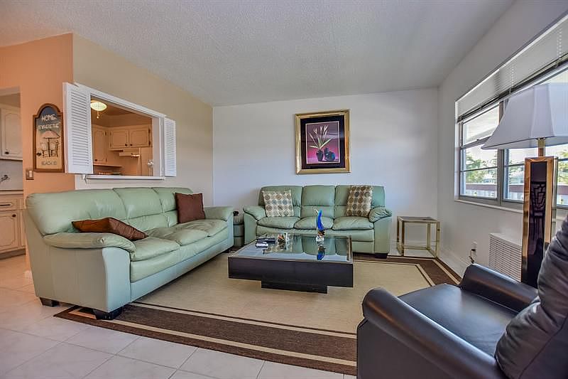 1st image of 52 Newport Ct