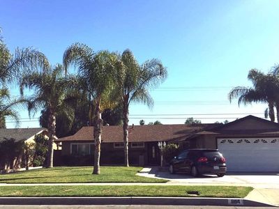 884 Azure Ct, Upland, CA, 91786