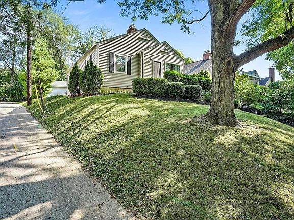 2nd image of 988 Parkway Dr