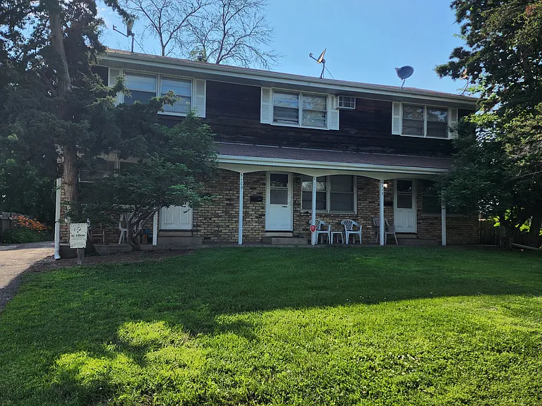 Triplex- end unit for rent